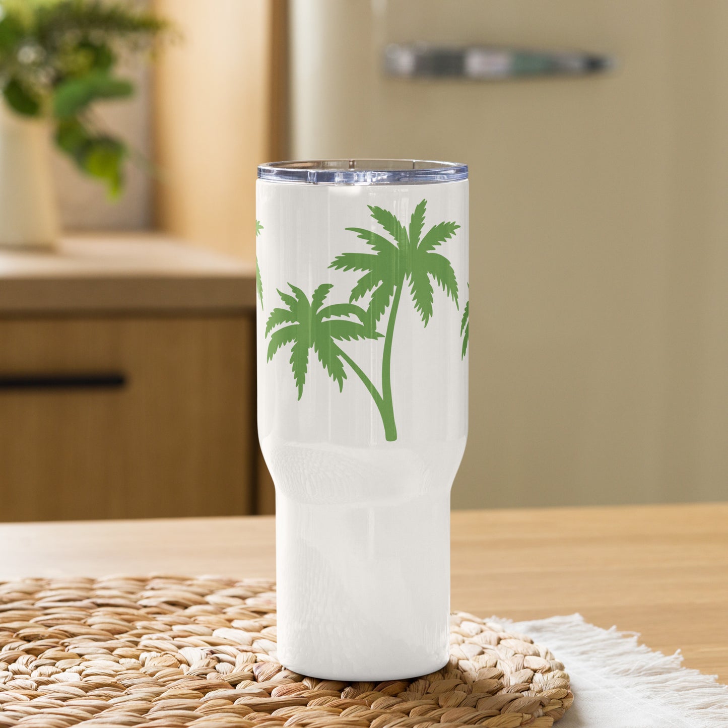 Travel mug with a handle